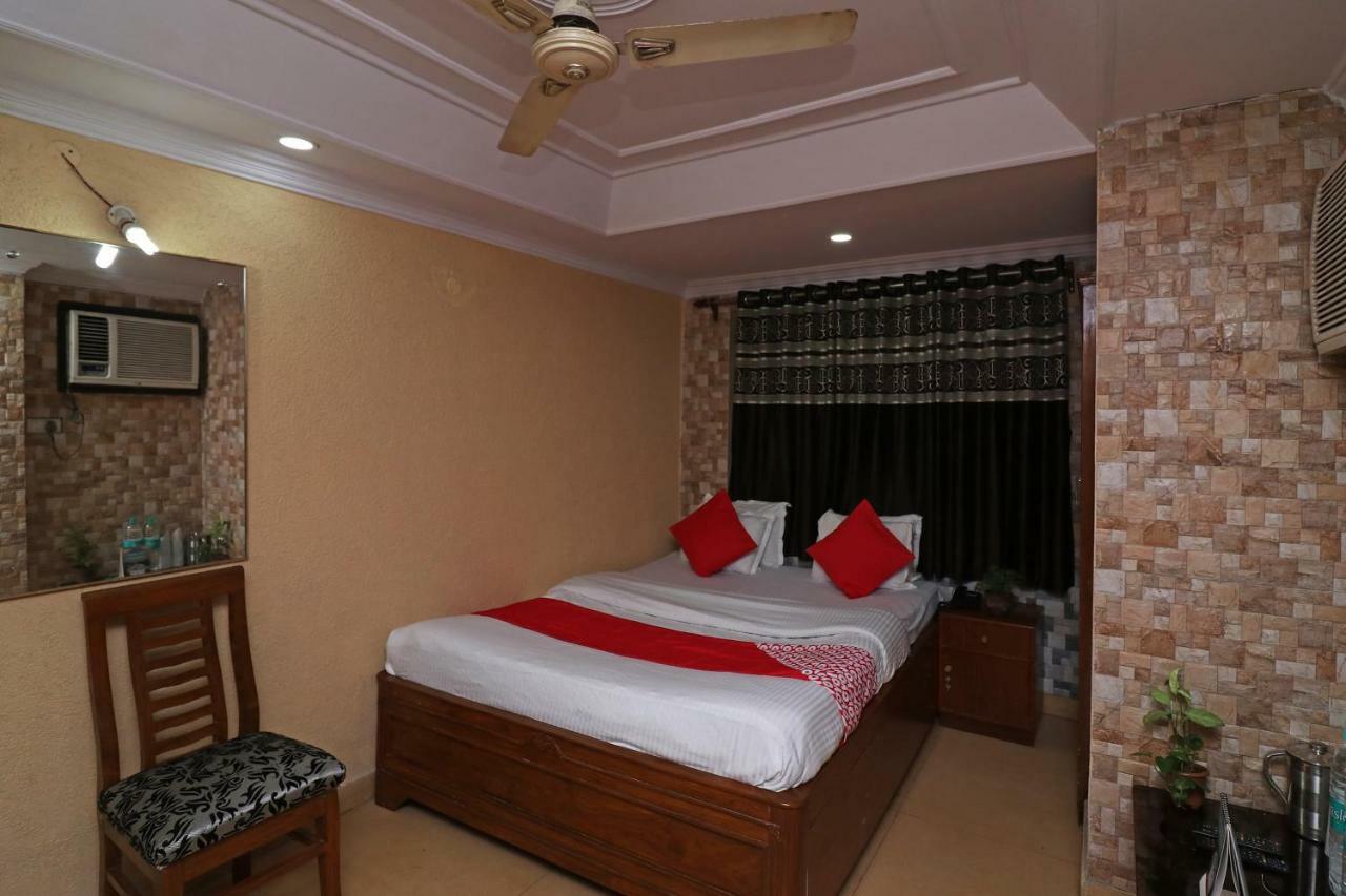 Oyo Flagship 16209 Hotel Ambar Palace Bara Bazar Luaran gambar