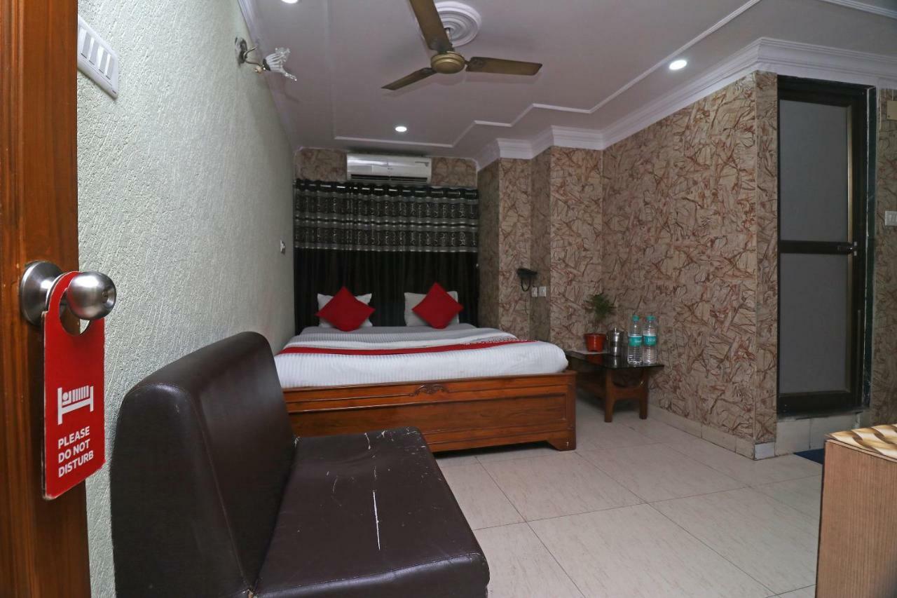 Oyo Flagship 16209 Hotel Ambar Palace Bara Bazar Luaran gambar